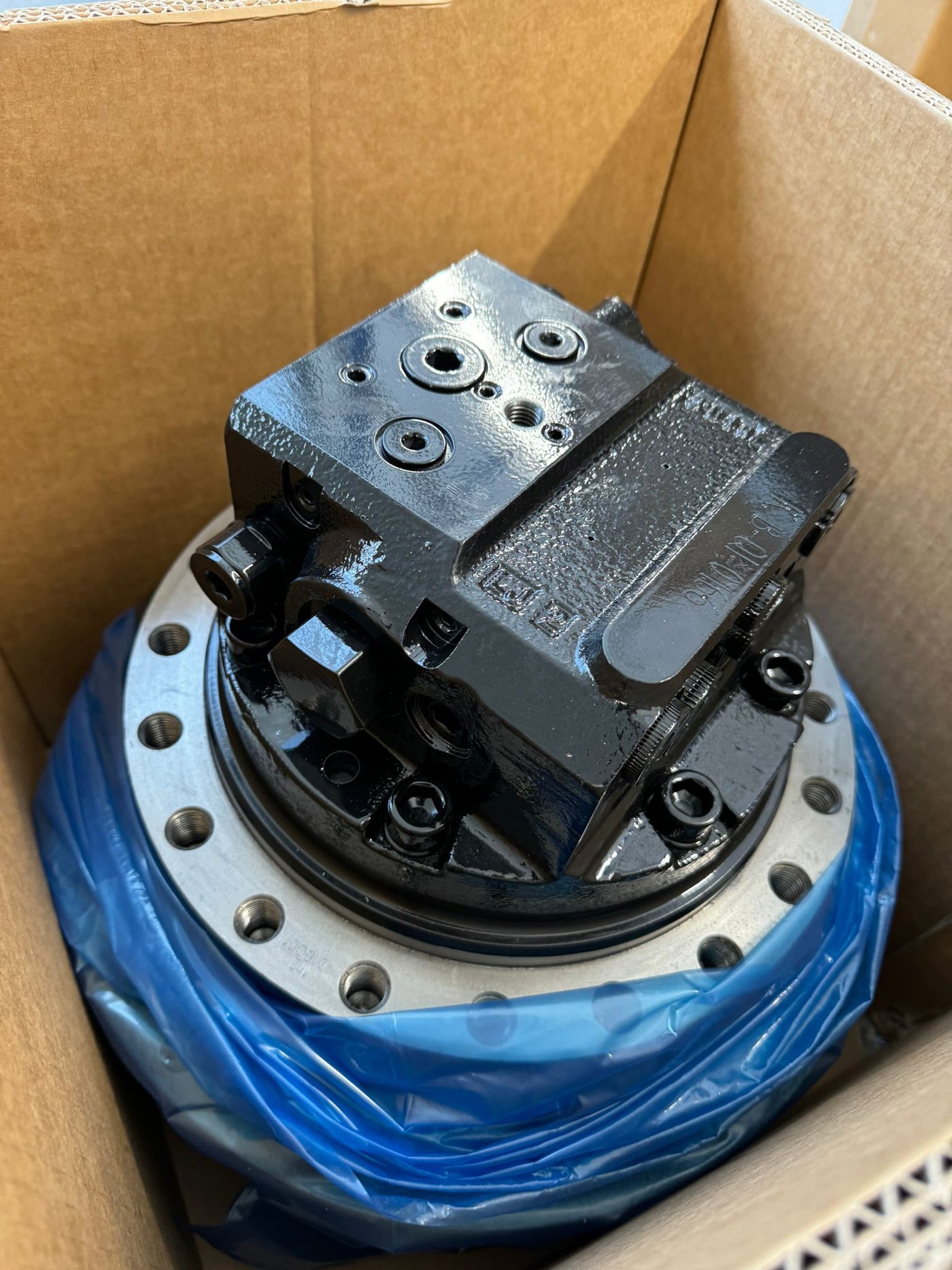 DRIVE UNIT EXCAVATOR