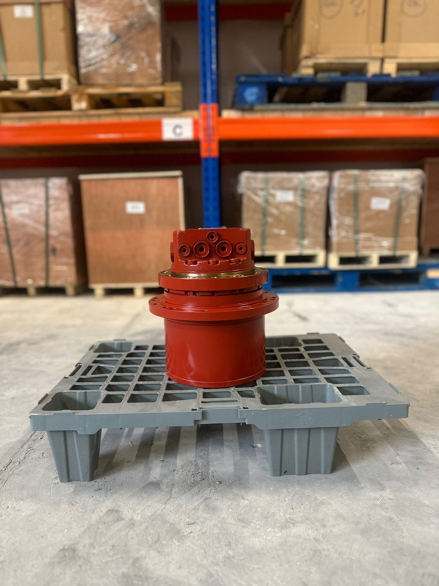 Excavator hydraulic swing motor assembly replacement