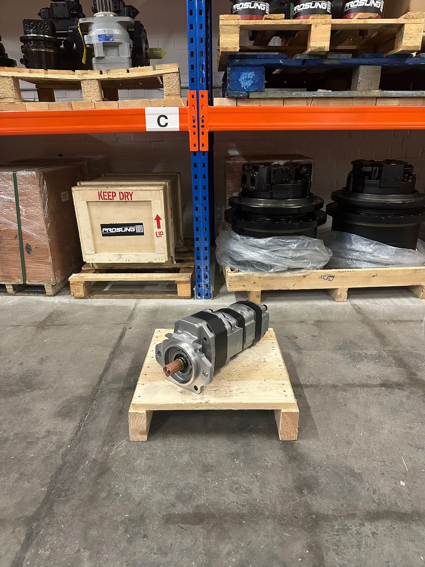 Kawasaki 70ZV-2 Hydraulic Pump P/N: 44083-61020