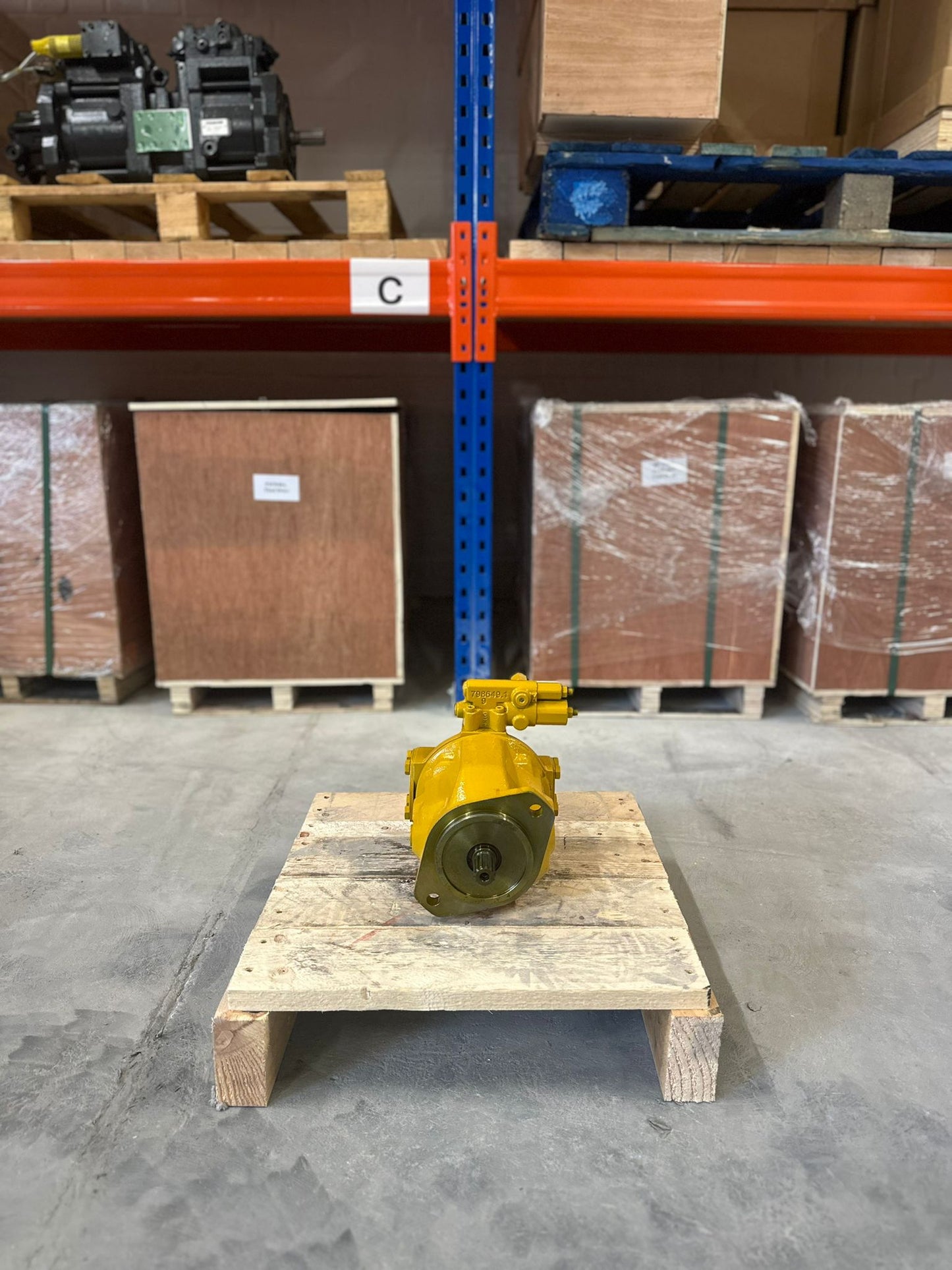 Excavator hydraulic pump and gearbox parts