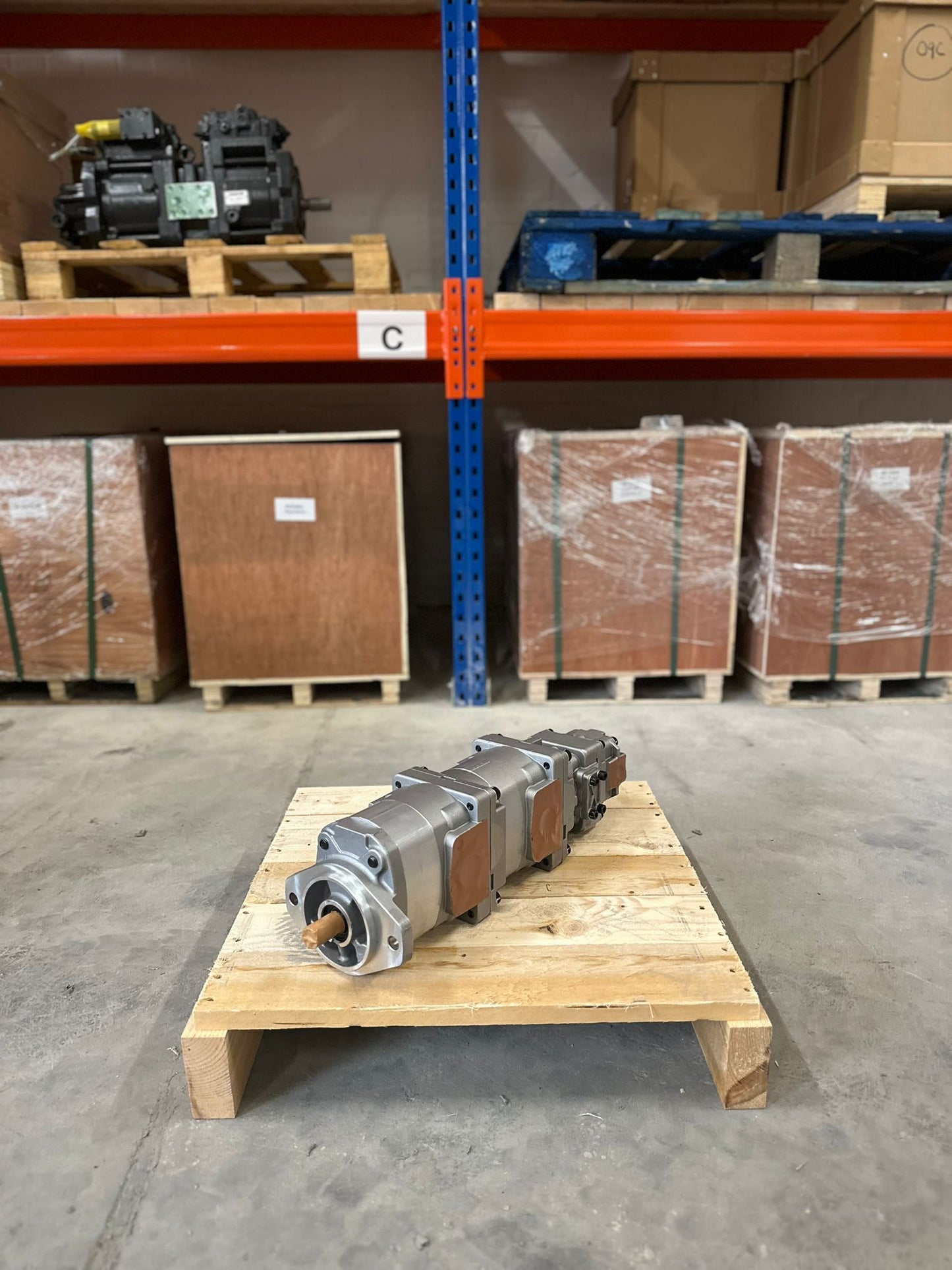 Excavator hydraulic gearbox and spare parts assembly