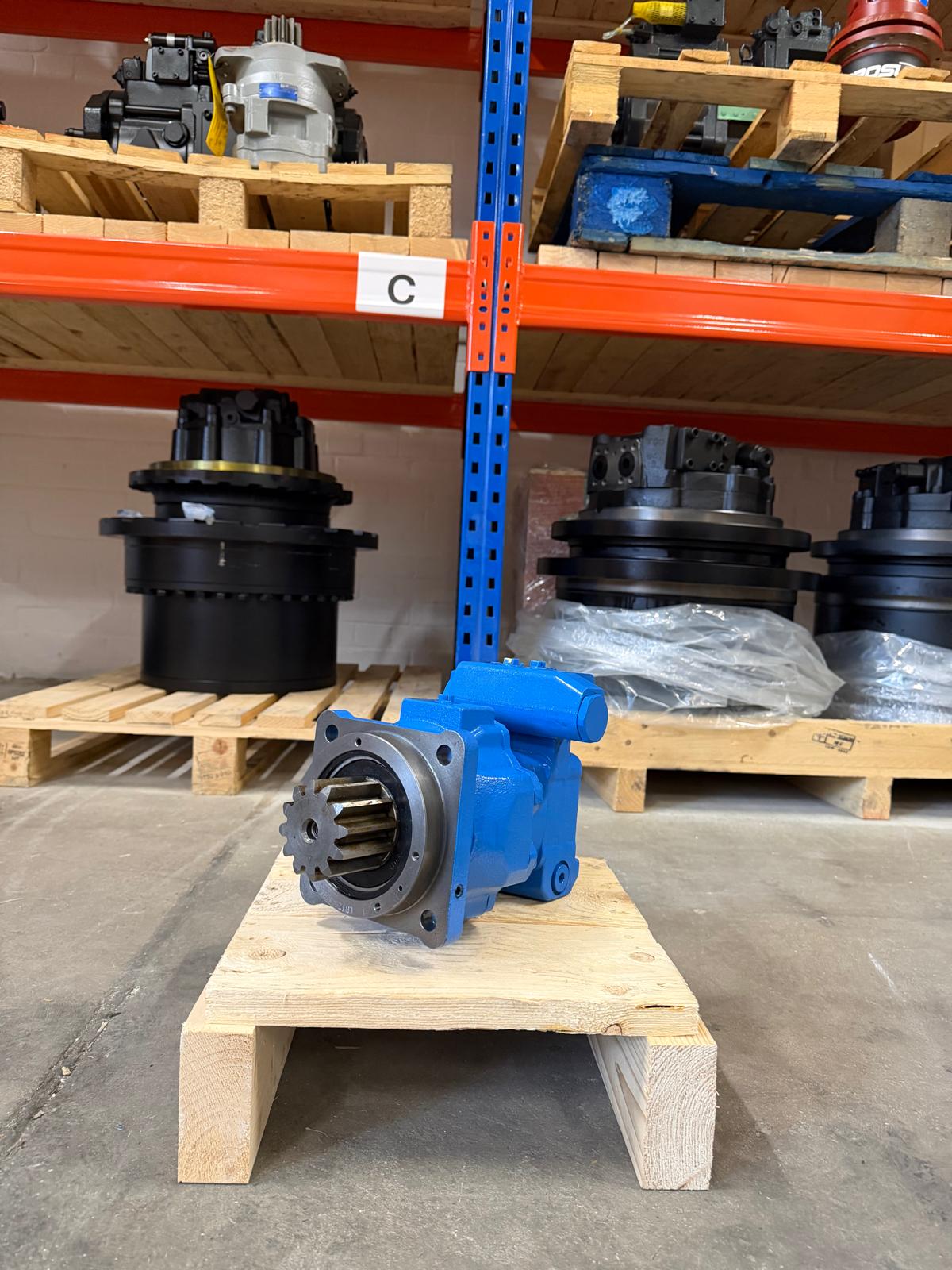 くろB0001-0030 Takeuchi TB216 Swing Motor Assembly 1306-00684A | PCP