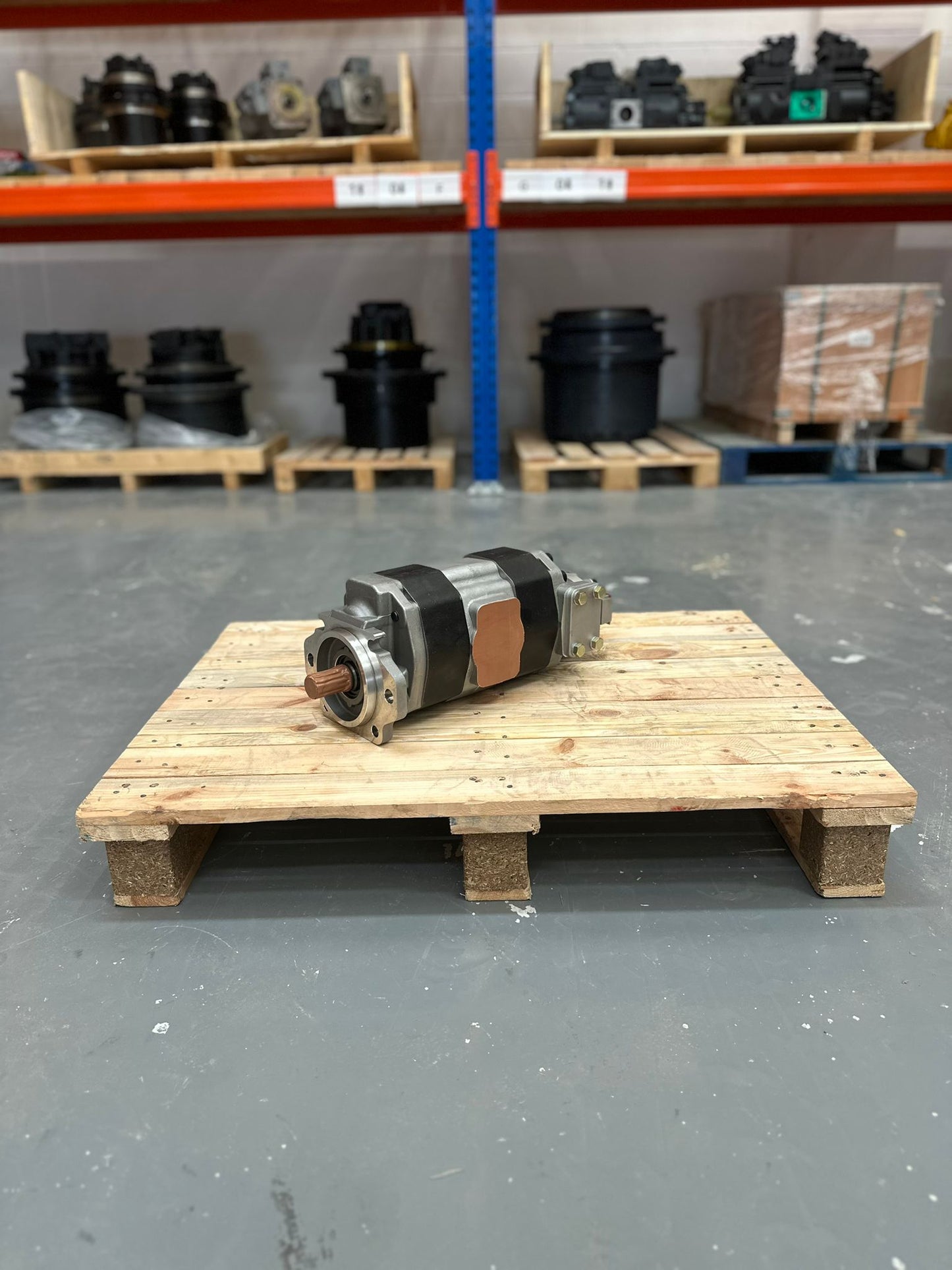 Komatsu HM400-2 Tandem Pump 705-95-07031
